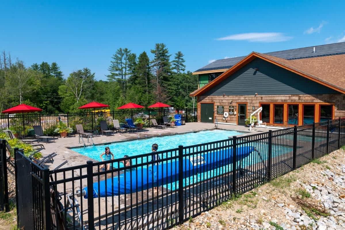 True Upscale Ski In & Out Condo With Pool & Hot Tub Conway Exterior photo