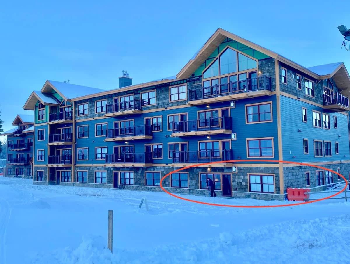 True Upscale Ski In & Out Condo With Pool & Hot Tub Conway Exterior photo